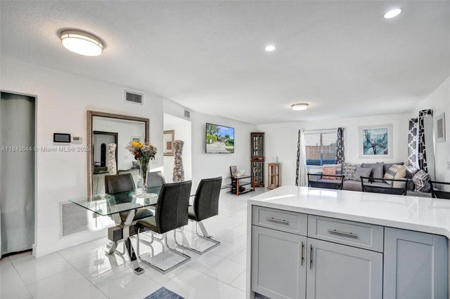 5 of 35 - 320 Ne 33rd St, Oakland Park, FL