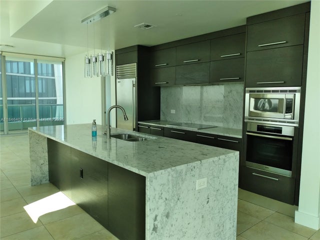 2 of 13 - 900 Biscayne Blvd 5512, Miami, FL
