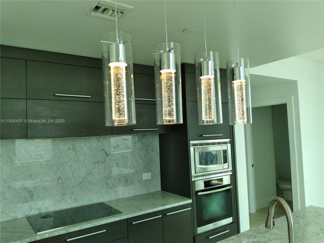 3 of 13 - 900 Biscayne Blvd 5512, Miami, FL