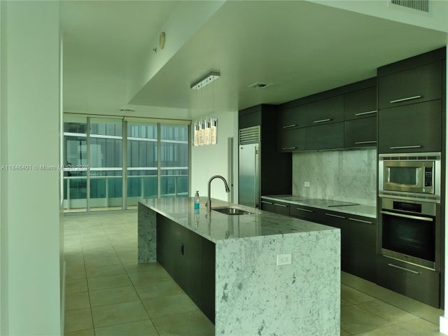 4 of 13 - 900 Biscayne Blvd 5512, Miami, FL
