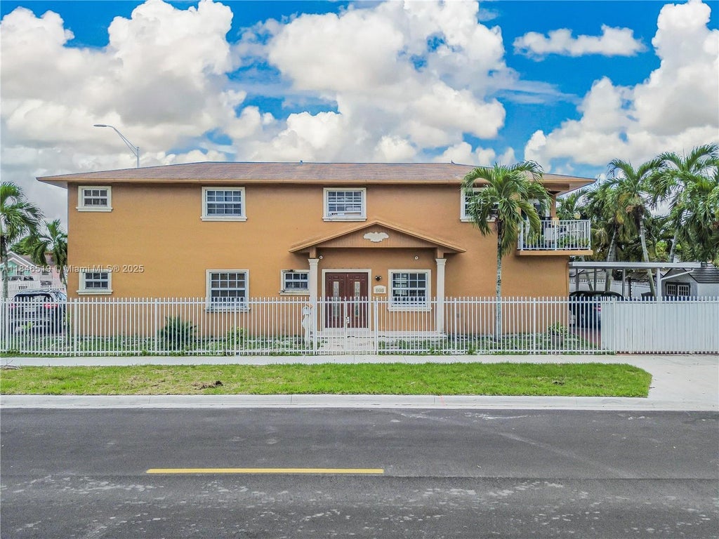 948 E 47th St, Hialeah