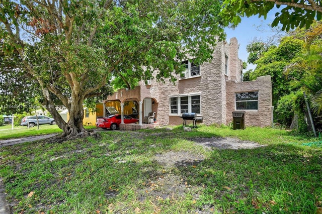 1 of 4 - 919 32nd St, West Palm Beach, FL