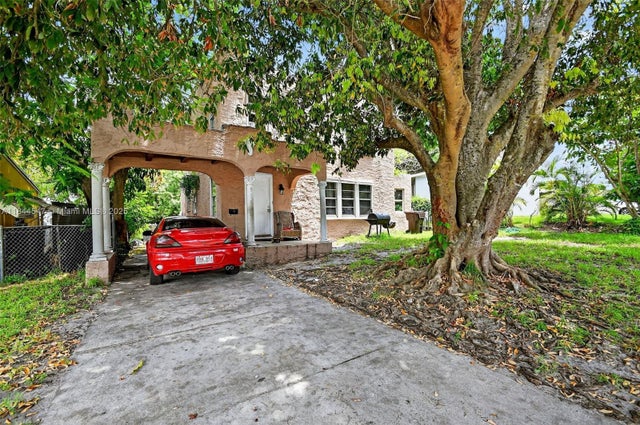 3 of 4 - 919 32nd St, West Palm Beach, FL