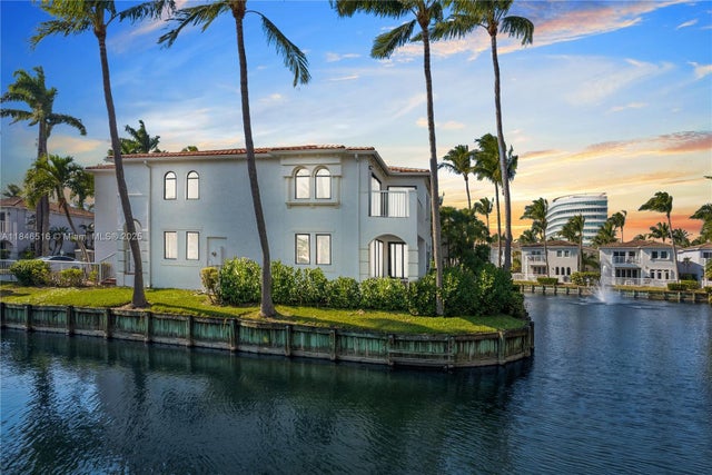 1 of 24 - 3095 Ne 208th Ter, Aventura, FL