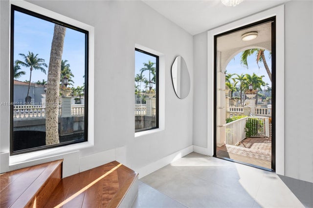 2 of 24 - 3095 Ne 208th Ter, Aventura, FL