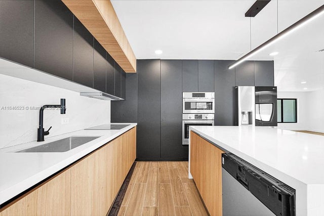 3 of 84 - 10618 Ne 11th Ave, Miami Shores, FL