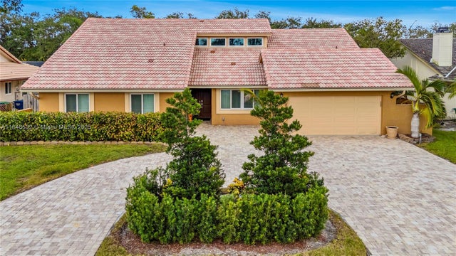 663 Nw 107th Ln, Coral Springs