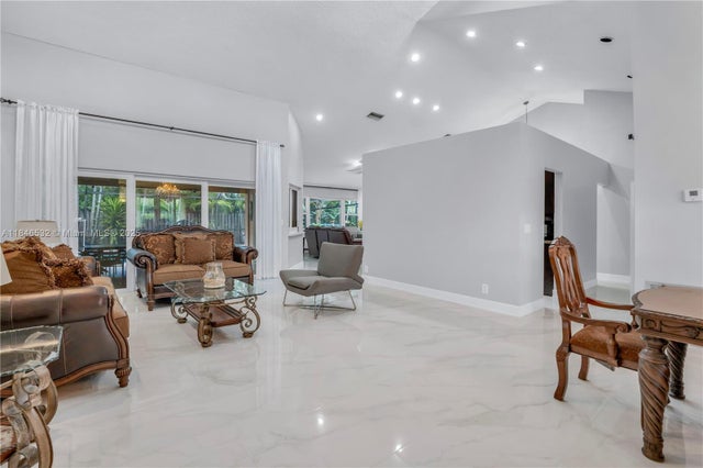 3 of 38 - 663 Nw 107th Ln, Coral Springs, FL