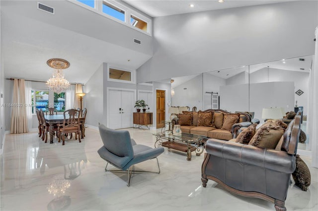 4 of 38 - 663 Nw 107th Ln, Coral Springs, FL