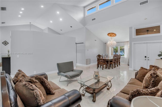 5 of 38 - 663 Nw 107th Ln, Coral Springs, FL