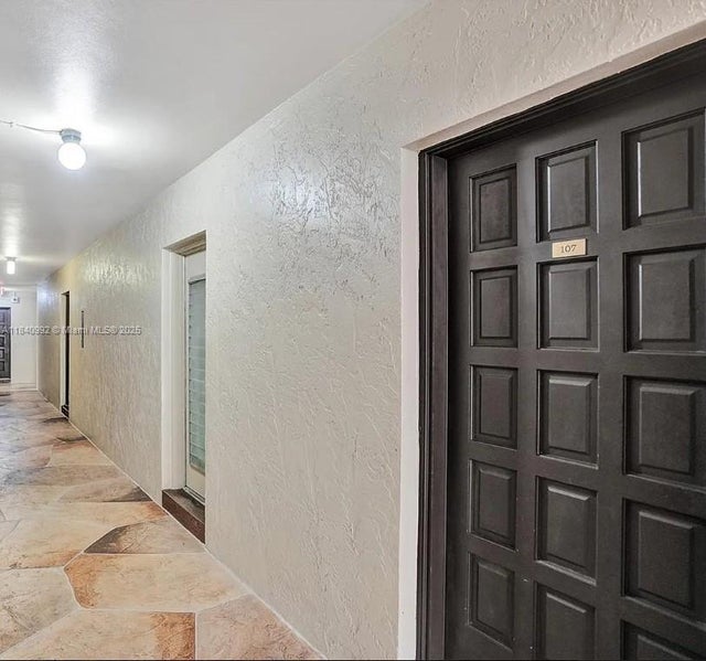 6001 N Falls Cir Dr 107, Lauderhill