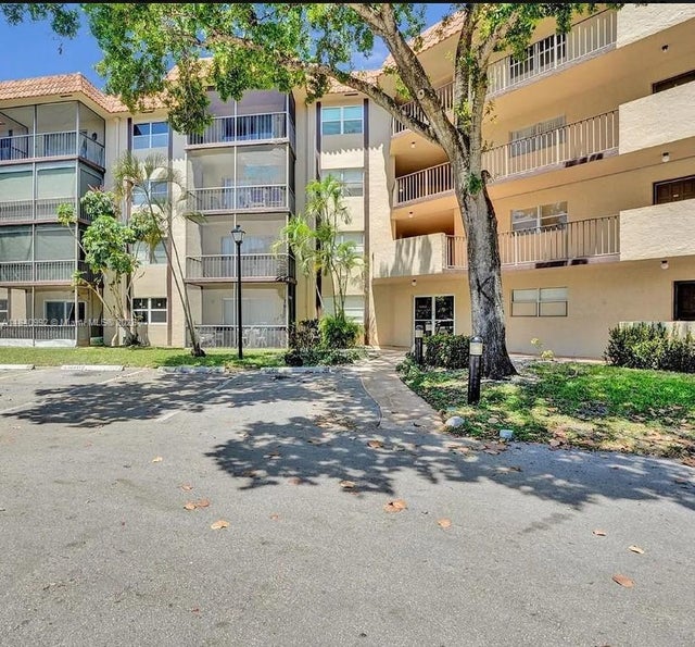 2 of 13 - 6001 N Falls Cir Dr 107, Lauderhill, FL