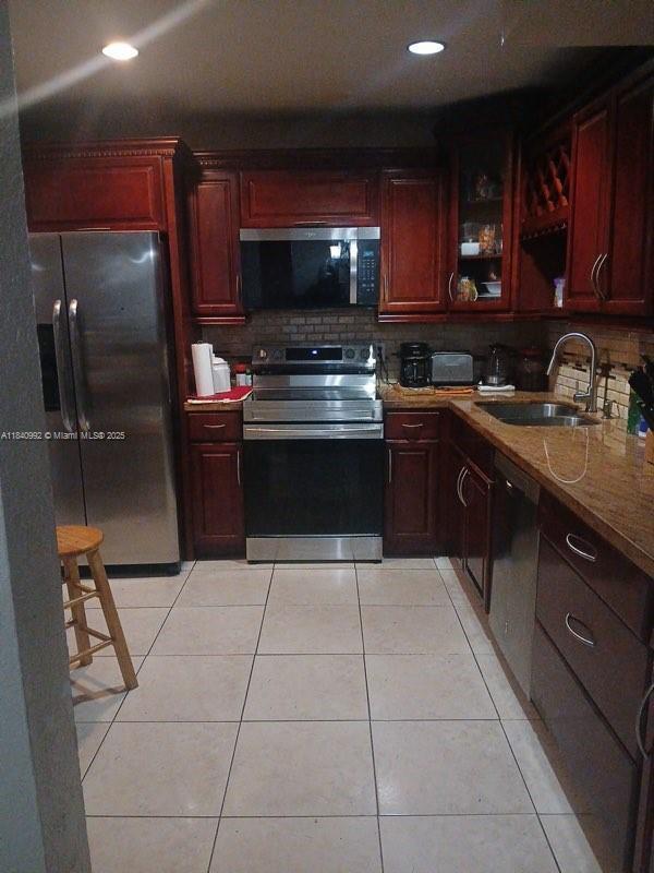 4 of 13 - 6001 N Falls Cir Dr 107, Lauderhill, FL