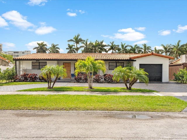 1 of 50 - 1116 Ne 4th Ct, Hallandale Beach, FL