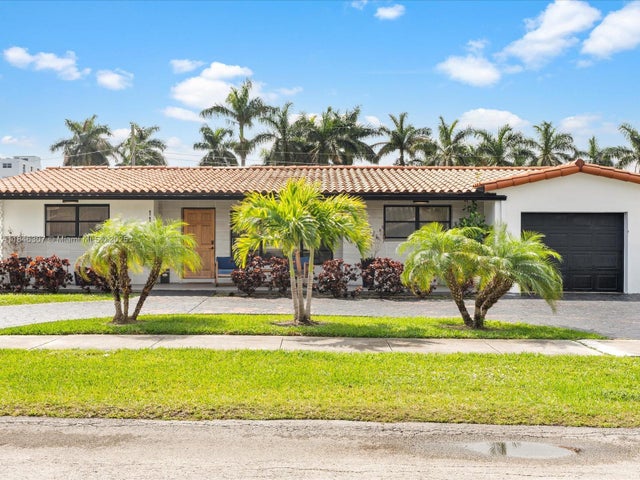 2 of 50 - 1116 Ne 4th Ct, Hallandale Beach, FL