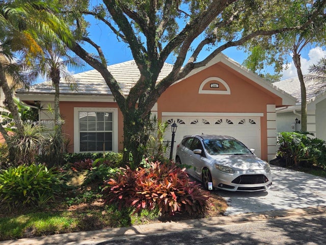 1 of 30 - 231 W Canterbury Dr W, Palm Beach Gardens, FL