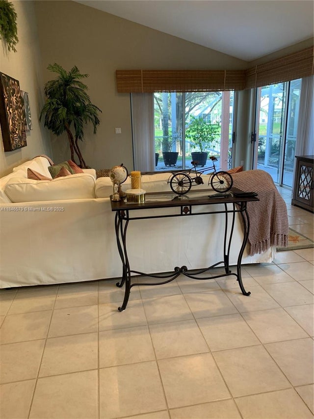 4 of 30 - 231 W Canterbury Dr W, Palm Beach Gardens, FL