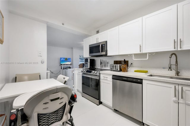4 of 26 - 401 69th St 308, Miami Beach, FL