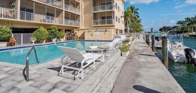 1 of 10 - 2620 Ne 135th St 431, North Miami, FL