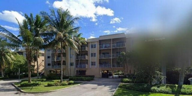 2 of 10 - 2620 Ne 135th St 431, North Miami, FL