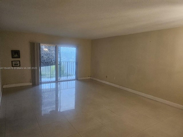 3 of 10 - 2620 Ne 135th St 431, North Miami, FL