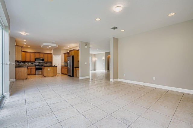 4 of 28 - 4934 Sw 158th Way, Miramar, FL