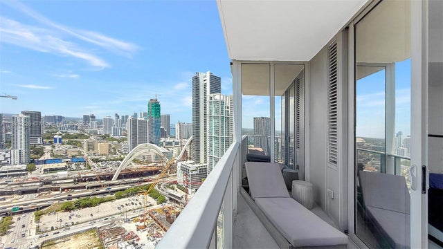 4 of 25 - 851 Ne 1st Ave 3302, Miami, FL