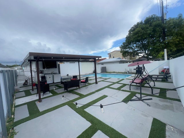 1 of 35 - 2920 Sw 69th Ave, Miami, FL