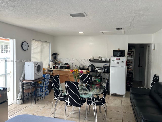 2 of 35 - 2920 Sw 69th Ave, Miami, FL