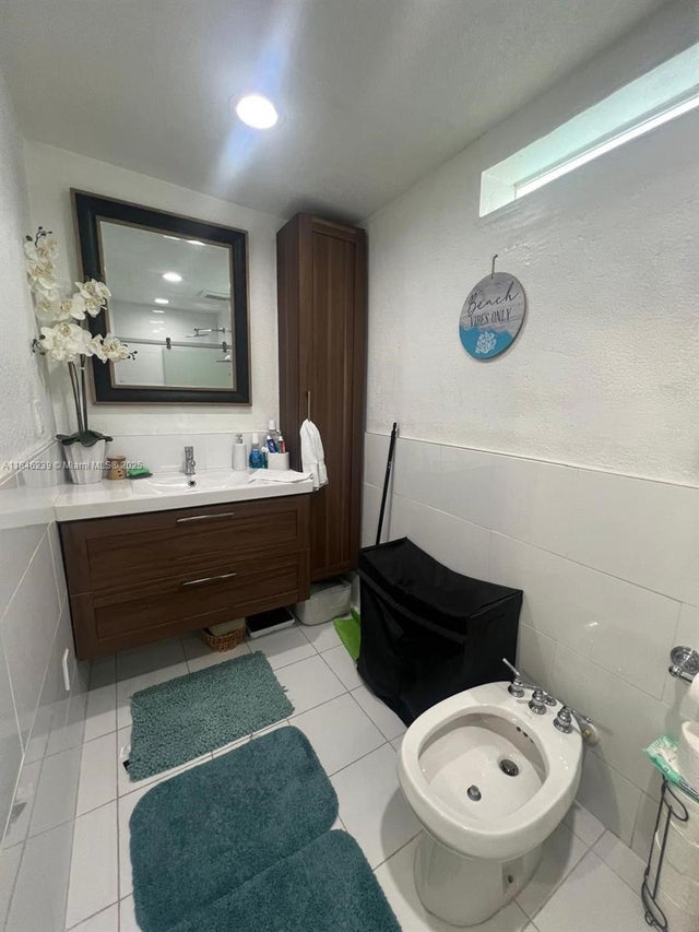 4 of 35 - 2920 Sw 69th Ave, Miami, FL