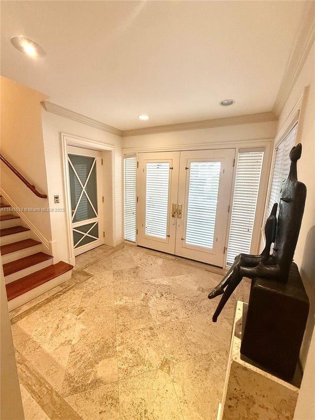 4 of 38 - 3508 Bayshore Villas Dr, Miami, FL