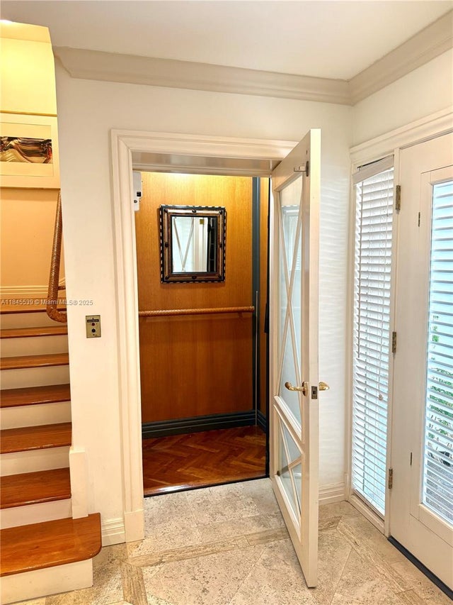 5 of 38 - 3508 Bayshore Villas Dr, Miami, FL