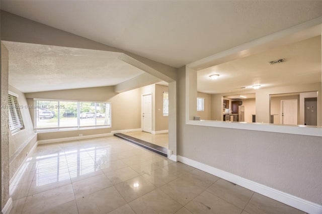 4 of 15 - 2041 Acapulco Dr, Miramar, FL