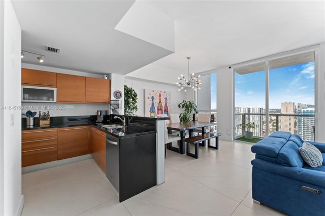 3 of 37 - 253 Ne 2nd St 4304, Miami, FL