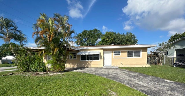 1 of 16 - 19001 Nw 19th Ave, Miami Gardens, FL