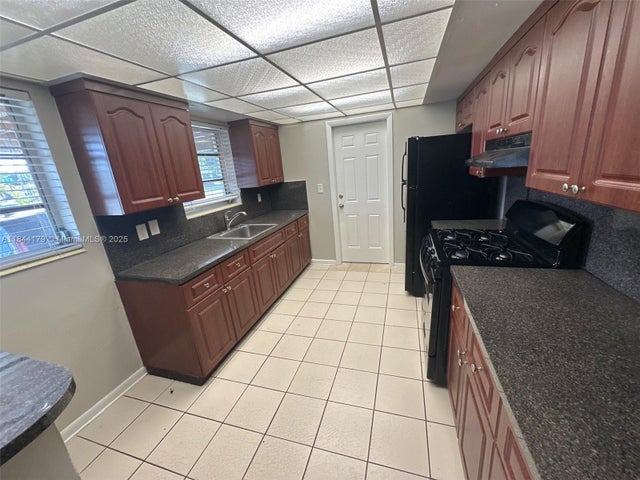 3 of 16 - 19001 Nw 19th Ave, Miami Gardens, FL
