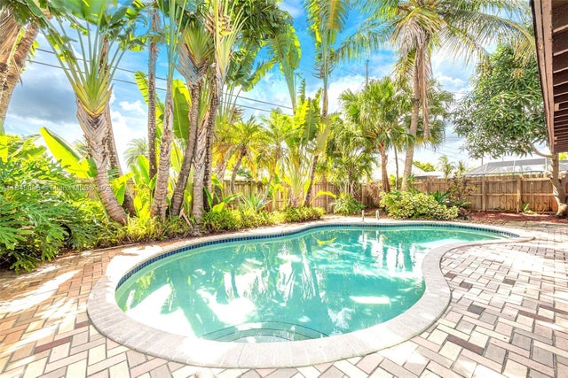 2 of 51 - 4400 Ne 13th Ave, Oakland Park, FL