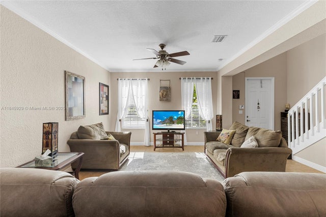 5 of 42 - 1112 Sw 146th Ter, Pembroke Pines, FL