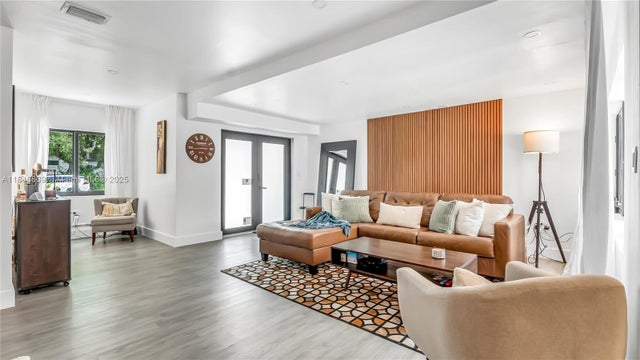 3 of 30 - 781 Ne 162nd St, Miami, FL