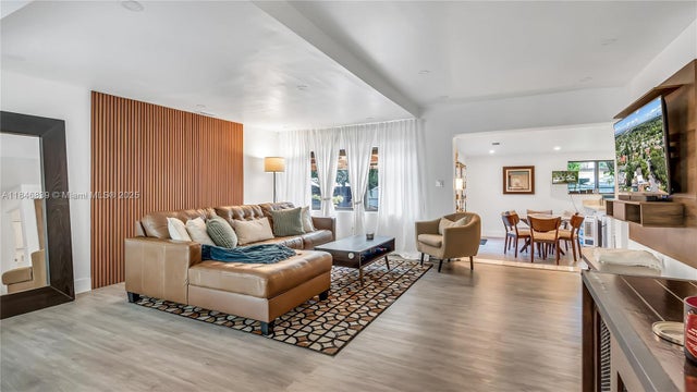 4 of 30 - 781 Ne 162nd St, Miami, FL