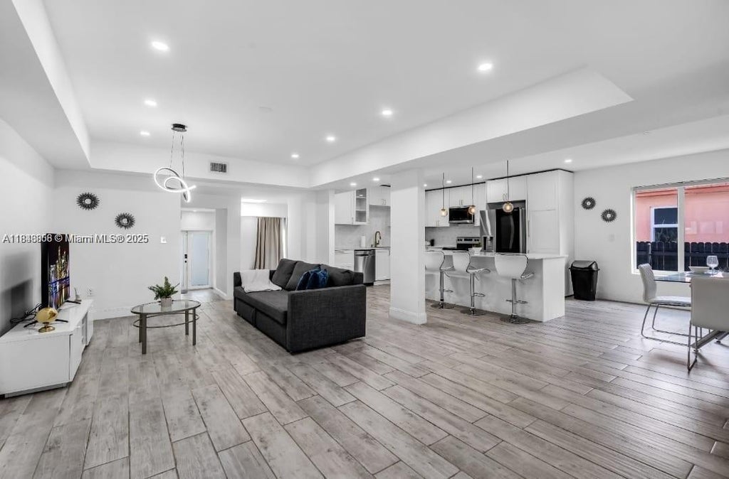 420 Ne 90th St, El Portal