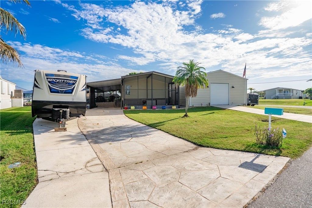 700 Longbeach Ct, PUNTA GORDA