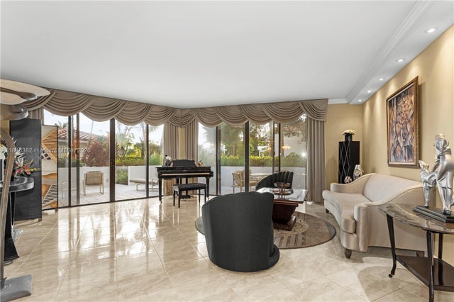 1 of 27 - 20281 E Country Club Dr 207, Aventura, FL