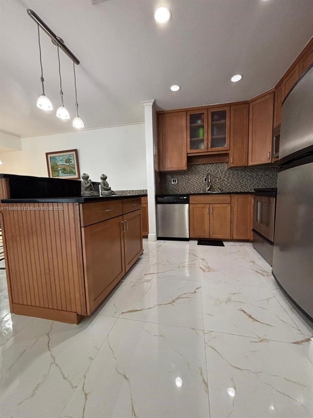 4 of 37 - 160 Cypress Club Dr 608, Pompano Beach, FL