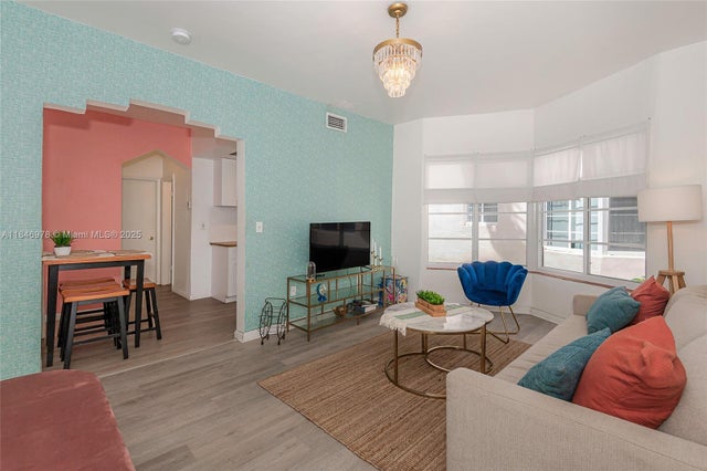 3 of 37 - 530 15th St 104, Miami Beach, FL