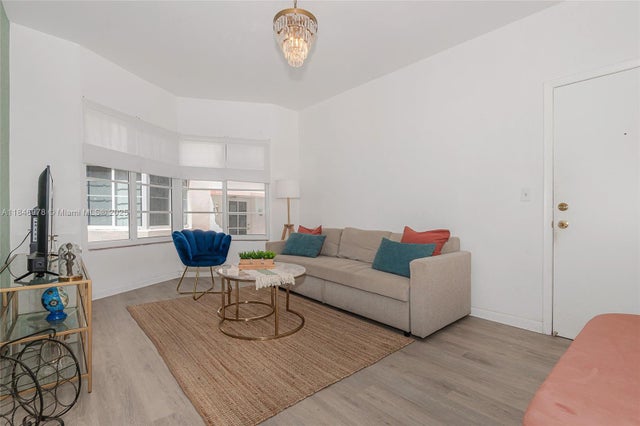 4 of 37 - 530 15th St 104, Miami Beach, FL