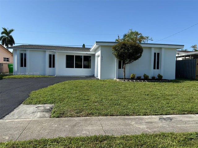 4 of 27 - 8981 Nw 24th St, Sunrise, FL