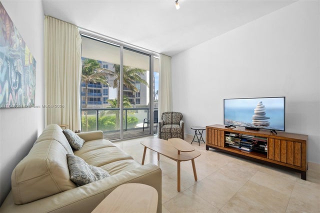 5 of 30 - 6799 Collins Ave 109, Miami Beach, FL
