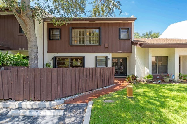 1 of 31 - 3339 Oak Dr, Hollywood, FL