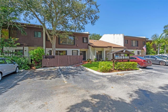 3 of 31 - 3339 Oak Dr, Hollywood, FL